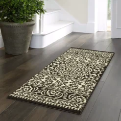 Broyhill Black & White Ornate Fascination Accent Rug -Home Furnishings Store 810557659 11