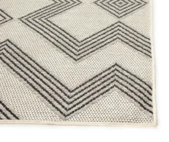 Broyhill Palermo White & Black Geometric Outdoor Area Rug -Home Furnishings Store 810586762 810586761 810586760 LawnNGarden Ecomm 090722 Roy A8 2